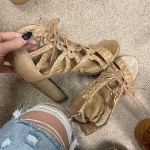 Merona kolbi style taupe heel